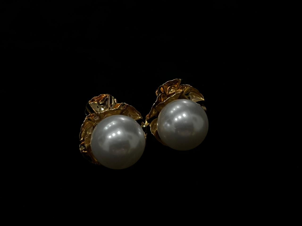 Ruffled Pearl Studs